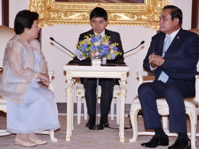 PHL Ambassador Bernardo-Aragon with Thailand PM Prayut