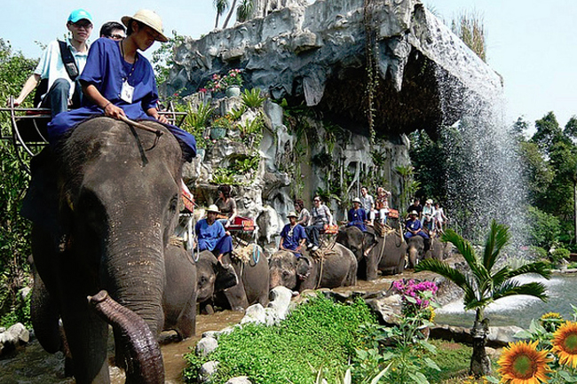Samphran Elephant Ground Zoo