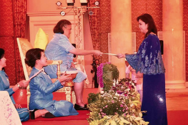 VP Leni receives Outstanding Woman Award in Thailand