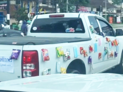driver tapes snack on his car